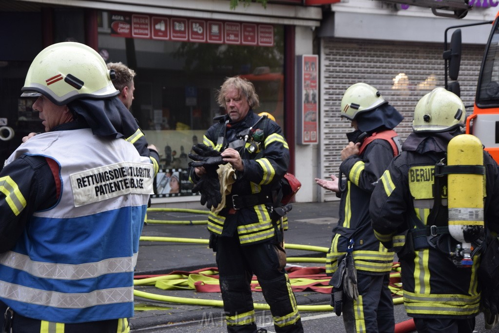 Feuer 2 Koeln Nippes Neusserstr P134.JPG - Miklos Laubert